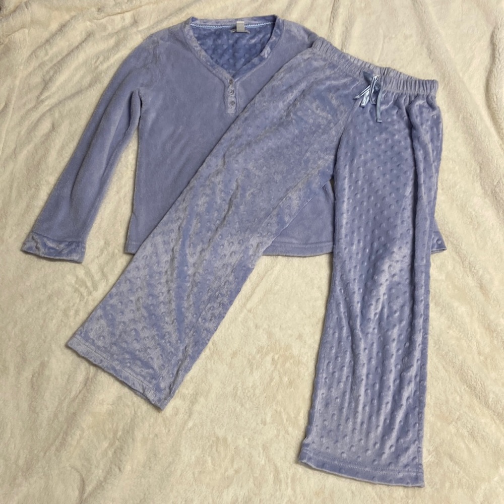 Kim Rogers Sleepwear set. Classic & beautiful! 💕 Woman’s small. Periwinkle